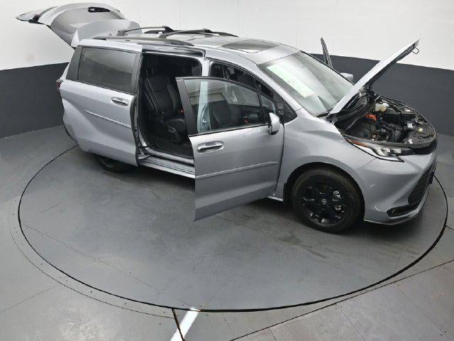 2025 Toyota Sienna Woodland Edition 7 Passenger