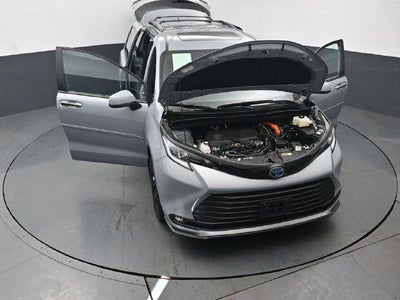 2025 Toyota Sienna Woodland Edition 7 Passenger