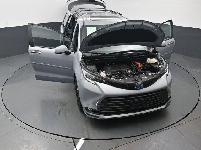 2025 Toyota Sienna Woodland Edition 7 Passenger