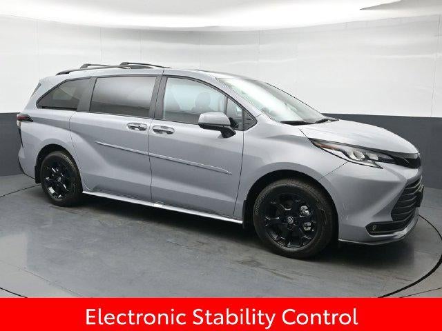 2025 Toyota Sienna Woodland Edition 7 Passenger