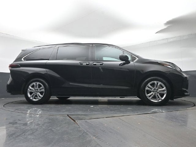 2023 Toyota Sienna XSE 7 Passenger