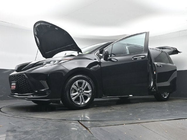 2023 Toyota Sienna XSE 7 Passenger