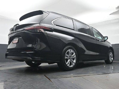 2023 Toyota Sienna XSE 7 Passenger