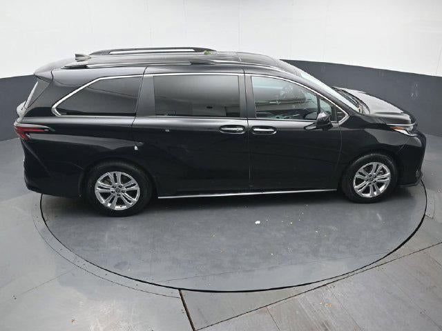 2023 Toyota Sienna XSE 7 Passenger