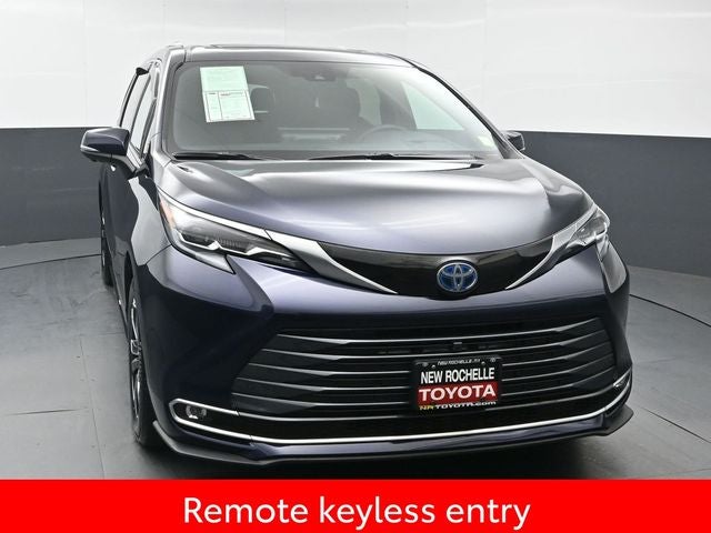 2025 Toyota Sienna Platinum 7 Passenger