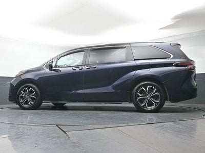 2025 Toyota Sienna Platinum 7 Passenger