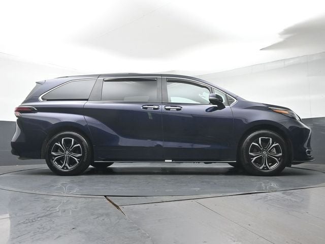 2025 Toyota Sienna Platinum 7 Passenger
