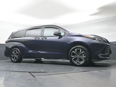 2025 Toyota Sienna Platinum 7 Passenger