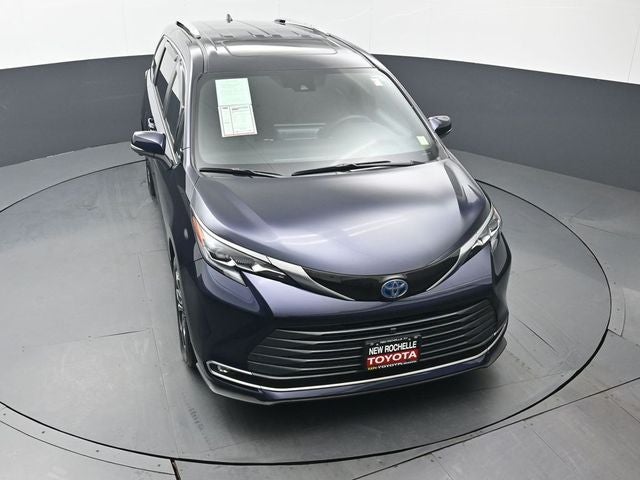 2025 Toyota Sienna Platinum 7 Passenger