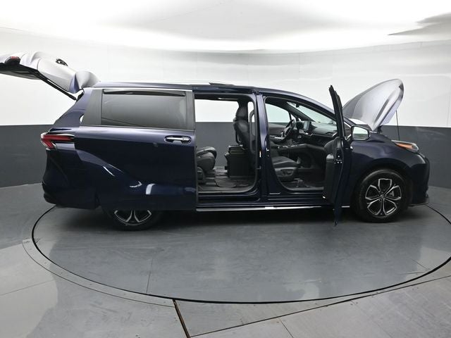 2025 Toyota Sienna Platinum 7 Passenger