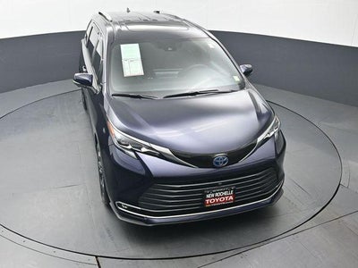 2025 Toyota Sienna Platinum 7 Passenger