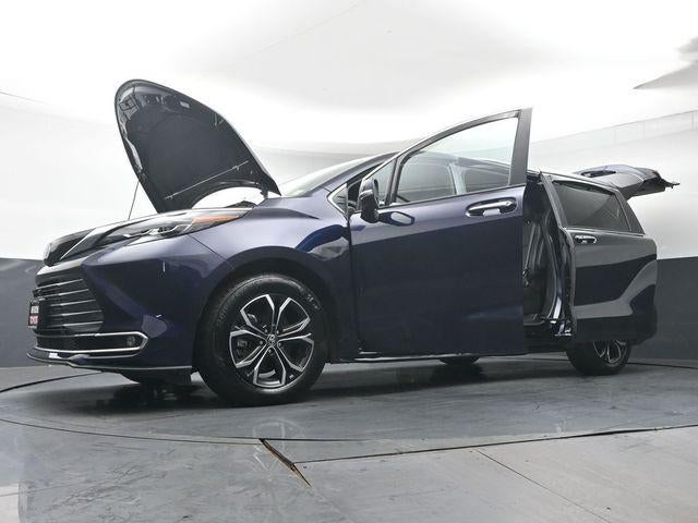 2025 Toyota Sienna Platinum 7 Passenger