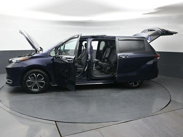 2025 Toyota Sienna Platinum 7 Passenger
