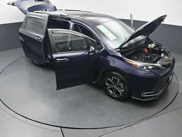 2025 Toyota Sienna Platinum 7 Passenger