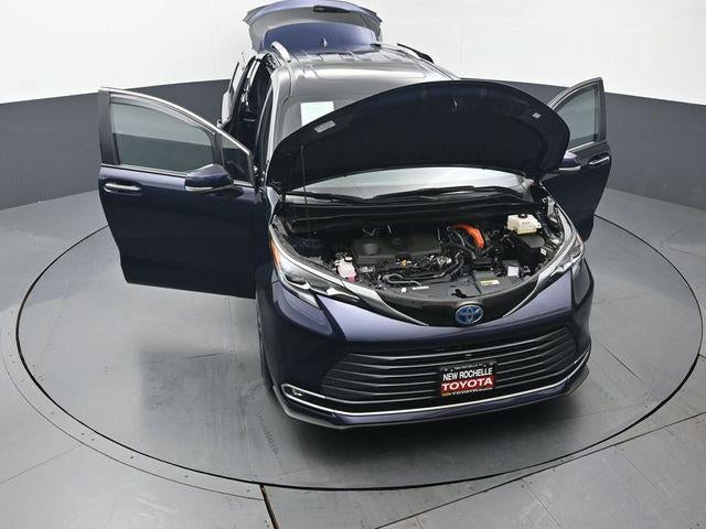 2025 Toyota Sienna Platinum 7 Passenger
