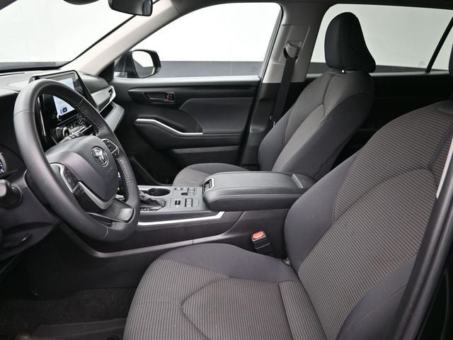 2025 Toyota Highlander LE