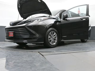 2021 Toyota Sienna LE 8 Passenger