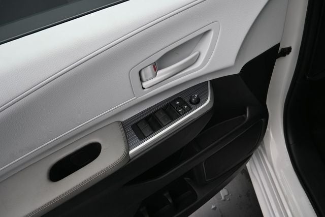 2026 Toyota Sienna LE 8 Passenger