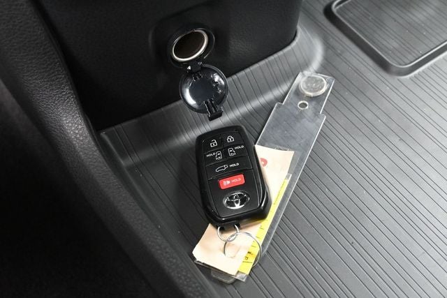 2026 Toyota Sienna LE 8 Passenger