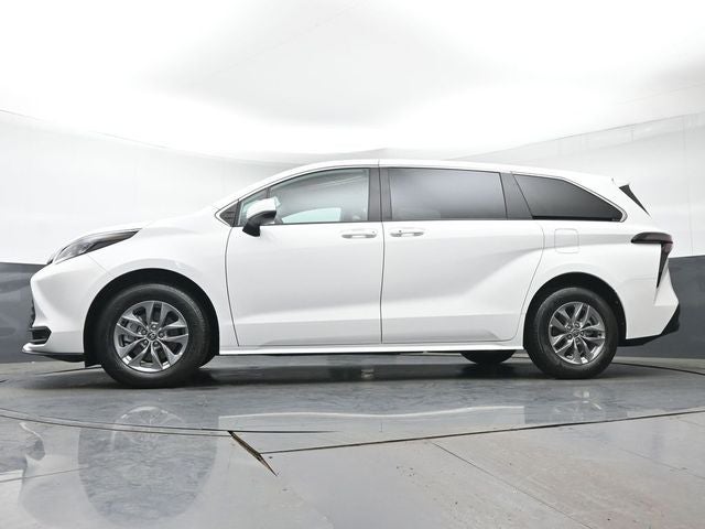 2026 Toyota Sienna LE 8 Passenger