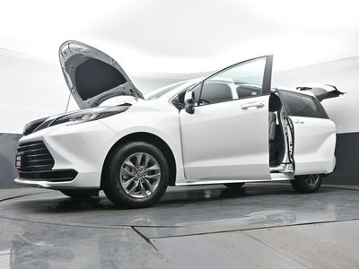 2026 Toyota Sienna LE 8 Passenger