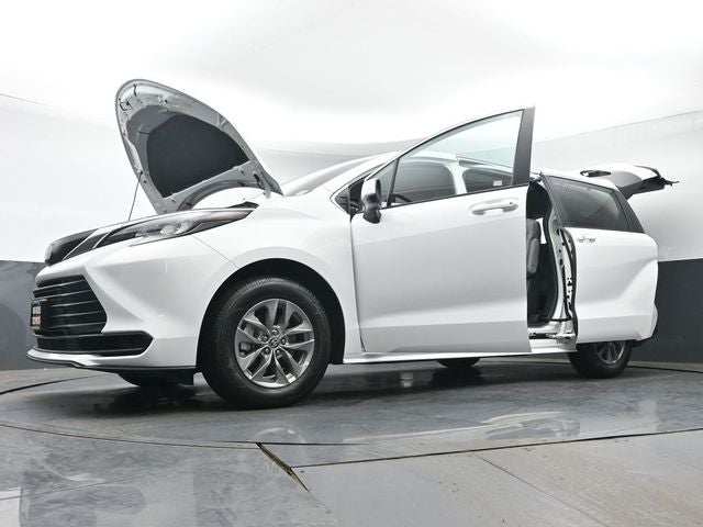 2026 Toyota Sienna LE 8 Passenger