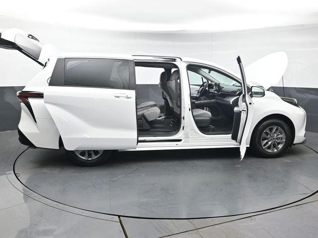 2026 Toyota Sienna LE 8 Passenger