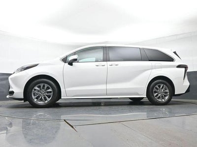 2026 Toyota Sienna LE 8 Passenger