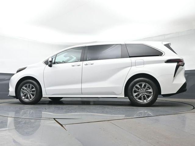2026 Toyota Sienna LE 8 Passenger