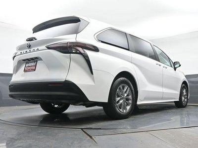 2026 Toyota Sienna LE 8 Passenger