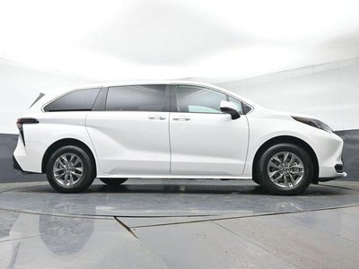2026 Toyota Sienna LE 8 Passenger