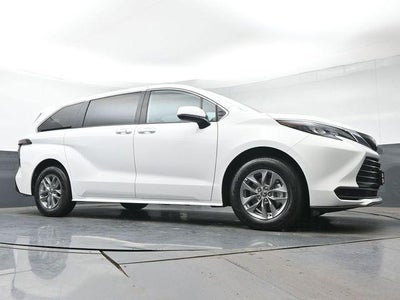 2026 Toyota Sienna LE 8 Passenger