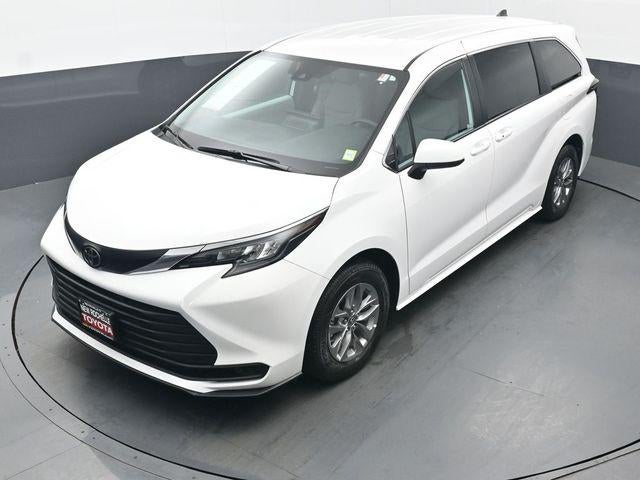 2026 Toyota Sienna LE 8 Passenger