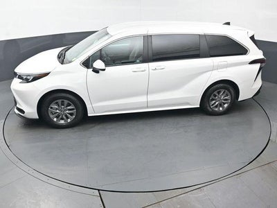 2026 Toyota Sienna LE 8 Passenger