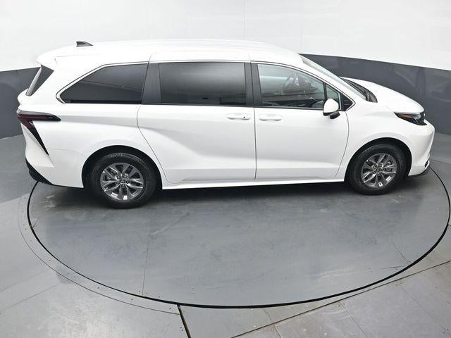 2026 Toyota Sienna LE 8 Passenger