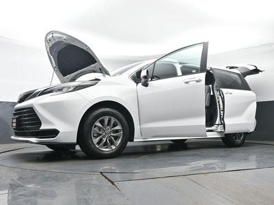 2026 Toyota Sienna LE 8 Passenger