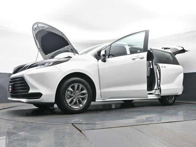 2026 Toyota Sienna LE 8 Passenger