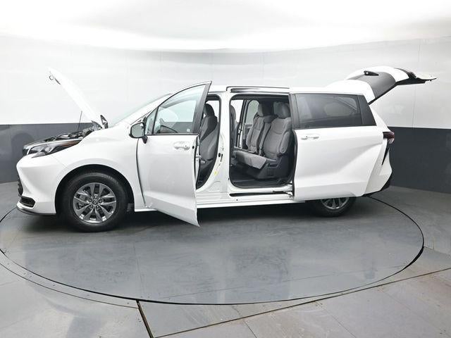 2026 Toyota Sienna LE 8 Passenger