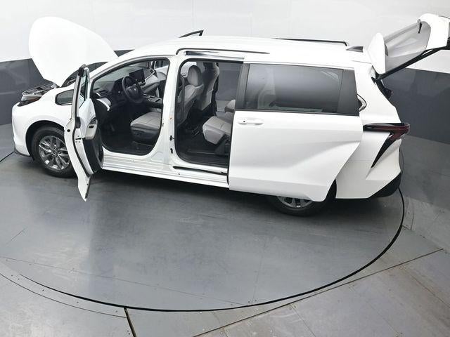 2026 Toyota Sienna LE 8 Passenger