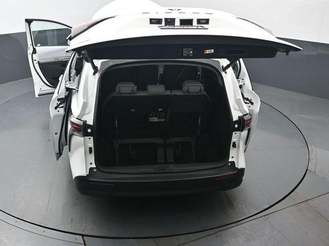 2026 Toyota Sienna LE 8 Passenger