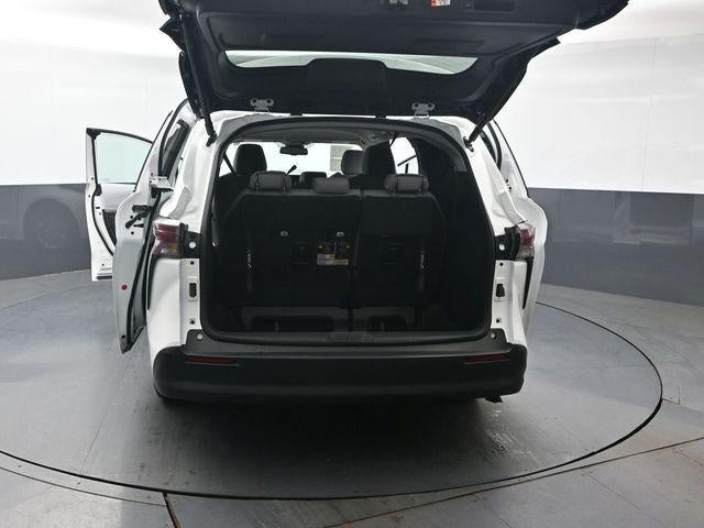 2026 Toyota Sienna LE 8 Passenger