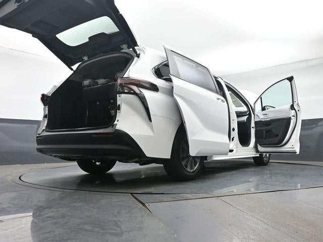 2026 Toyota Sienna LE 8 Passenger