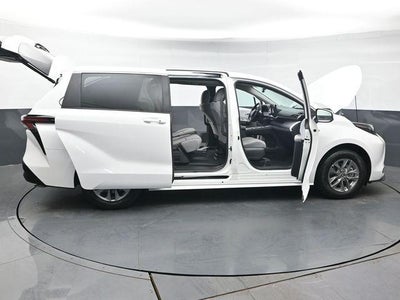 2026 Toyota Sienna LE 8 Passenger