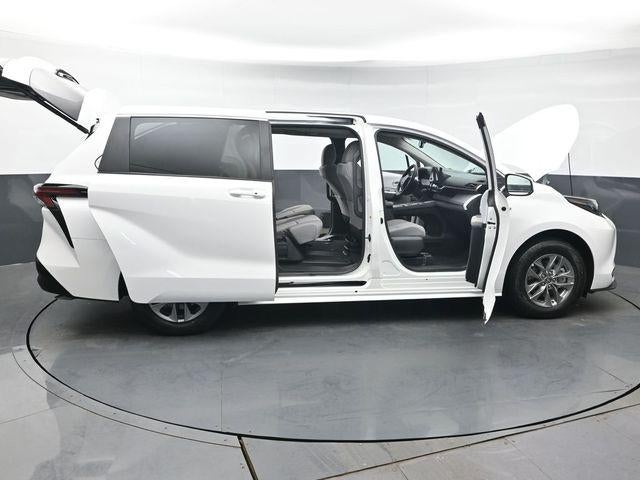 2026 Toyota Sienna LE 8 Passenger