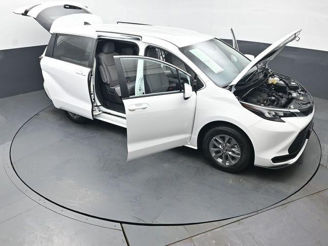 2026 Toyota Sienna LE 8 Passenger