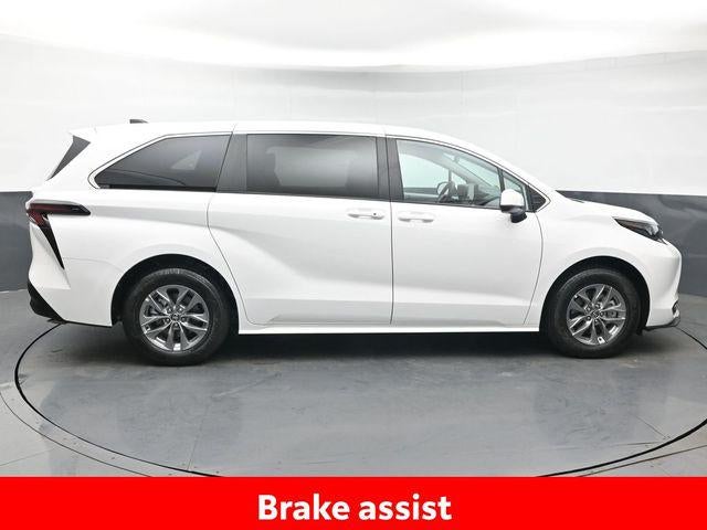 2026 Toyota Sienna LE 8 Passenger