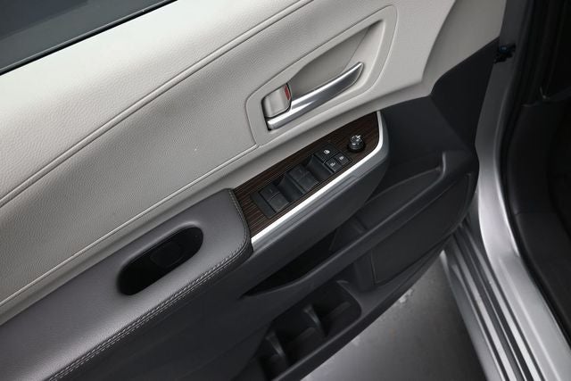 2023 Toyota Sienna XLE 8 Passenger