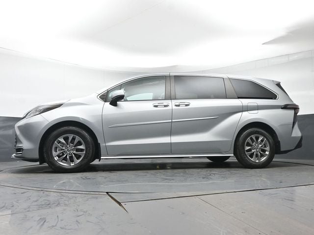 2023 Toyota Sienna XLE 8 Passenger
