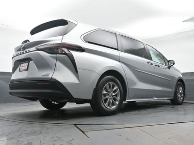 2023 Toyota Sienna XLE 8 Passenger
