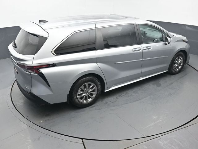 2023 Toyota Sienna XLE 8 Passenger